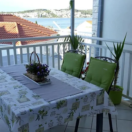 Ljube Apartmán Trogir