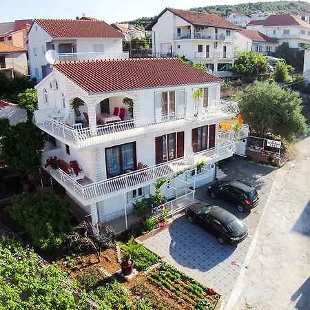 Ljube Apartmán Trogir