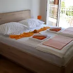 Ljube Apartman *